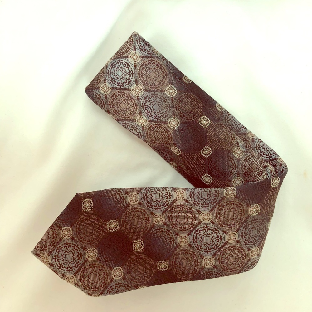 Arrow brand Tie